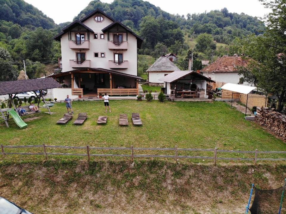 Heaven Guesthouse Corbeni Kültér fotó