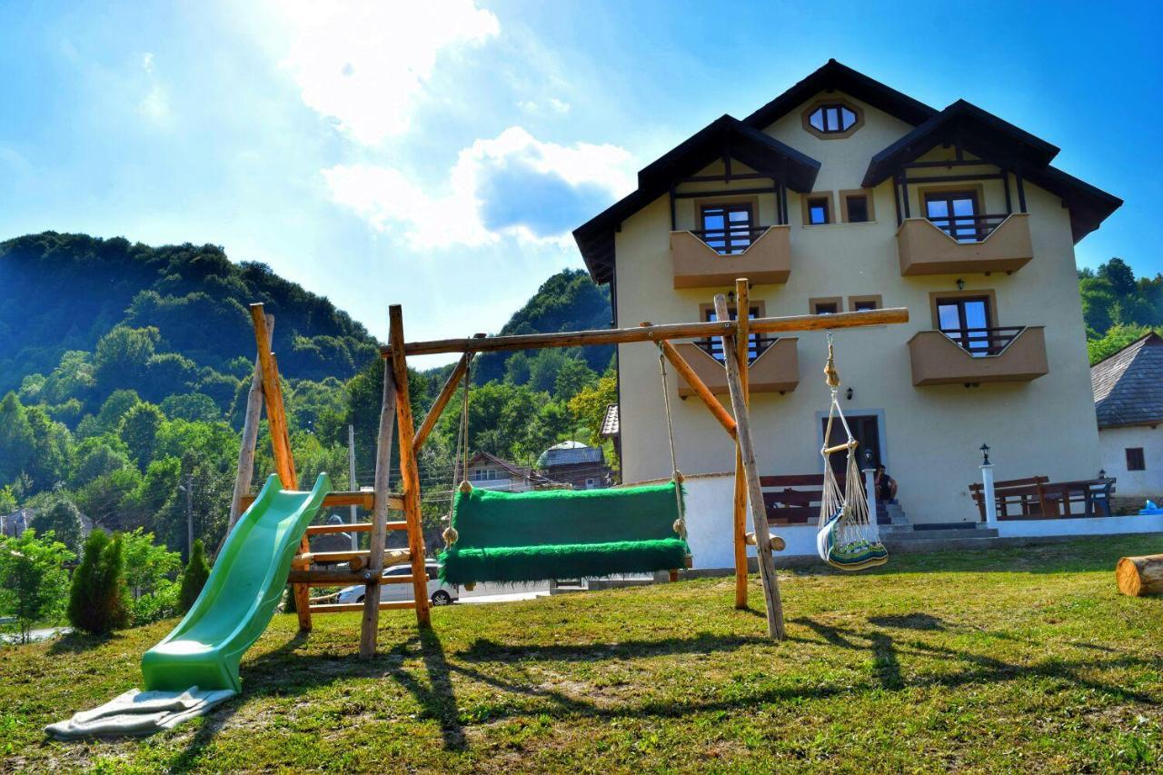 Heaven Guesthouse Corbeni Kültér fotó